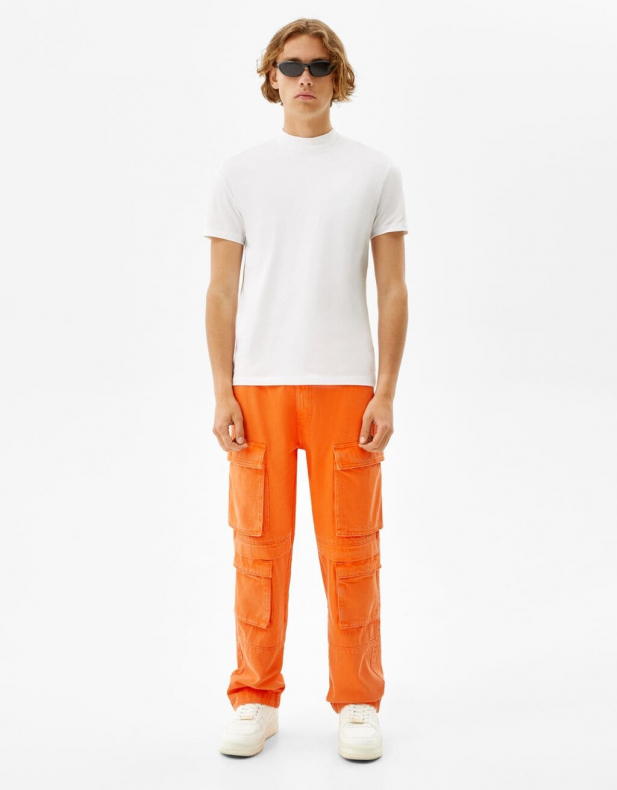 T-Shirt im Slim-Fit mit geripptem Stehkragen