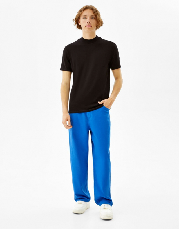 T-Shirt im Slim-Fit mit geripptem Stehkragen