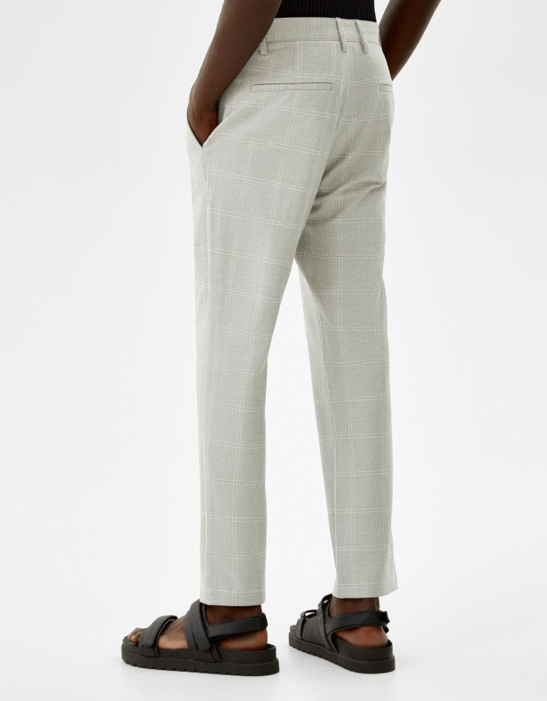 Eng geschnittene Slim-Fit-Hose mit seitlichem Gummizug